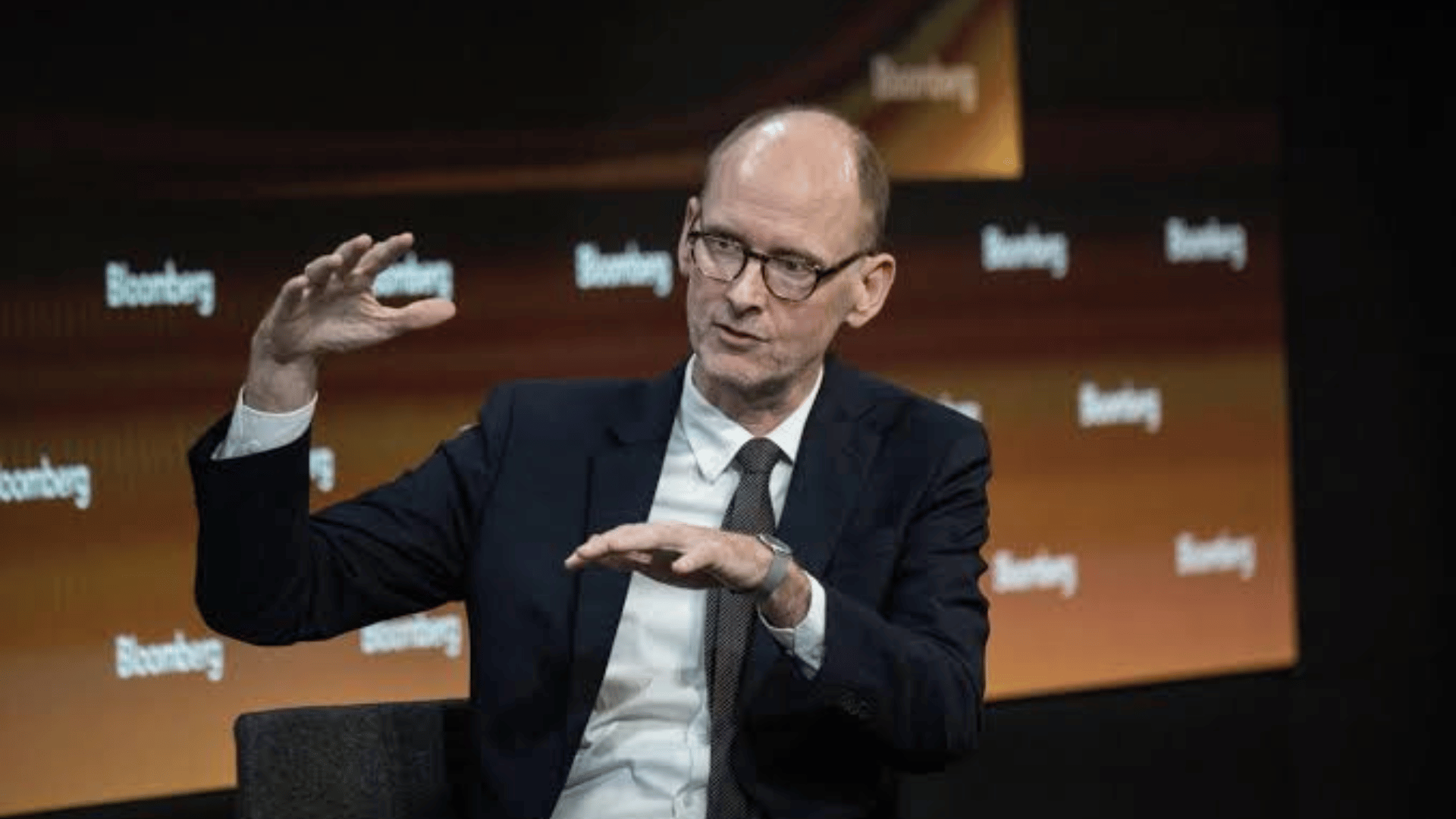 Apollo Economist Questions Whether AI Is Delivering Returns Beyond Big ...